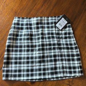 NWT- Art Class- girls black plaid notched skirt. Size 7/8